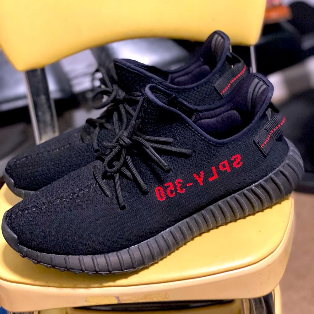 Yeezy 350 v2 bred
